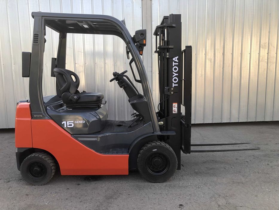 Вилочный погрузчик (кара)