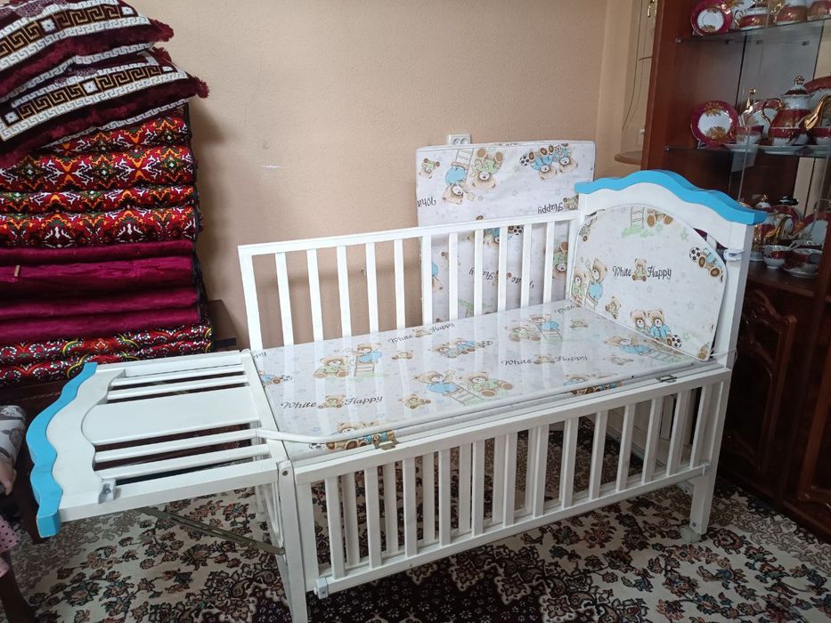 Detskiy kravat sotiladi.