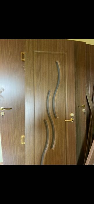 Vând 6 uși cu toc și clanțe 300 Ron bucata