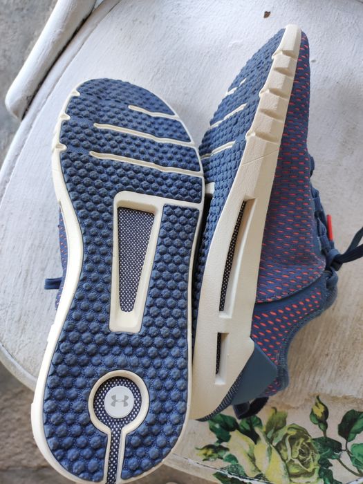 Under armour  Hovr 38 размер