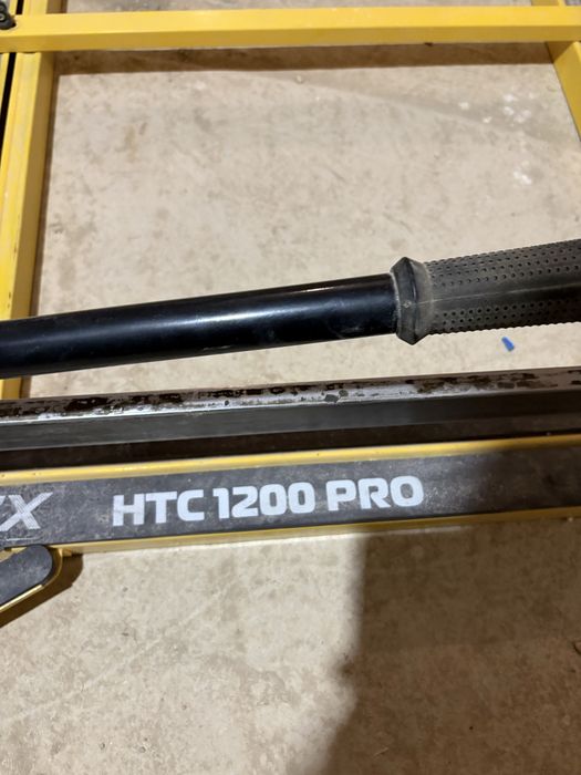 Продавам професионална машина за рязане на плочки Cimex HTC1200 PRO