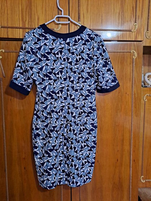 Rochie bleumarin, alăptare