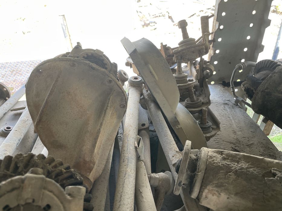 Задни мостове,диференциали,полуоски,кардани и пружини за лада