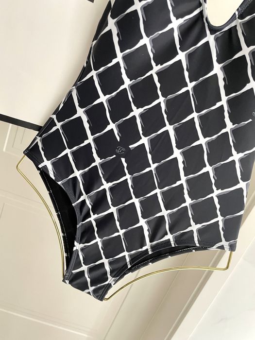 Купальник слитный новый