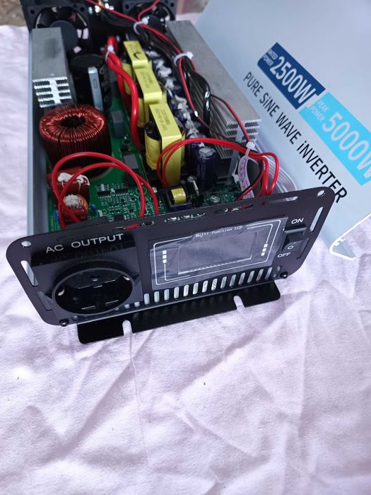 Инвертор чиста синусоида с LCD екран DC 12/24v към AC220v 50Hz 5000W