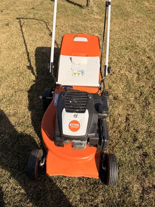 Masina tuns gazonul stihl 248t