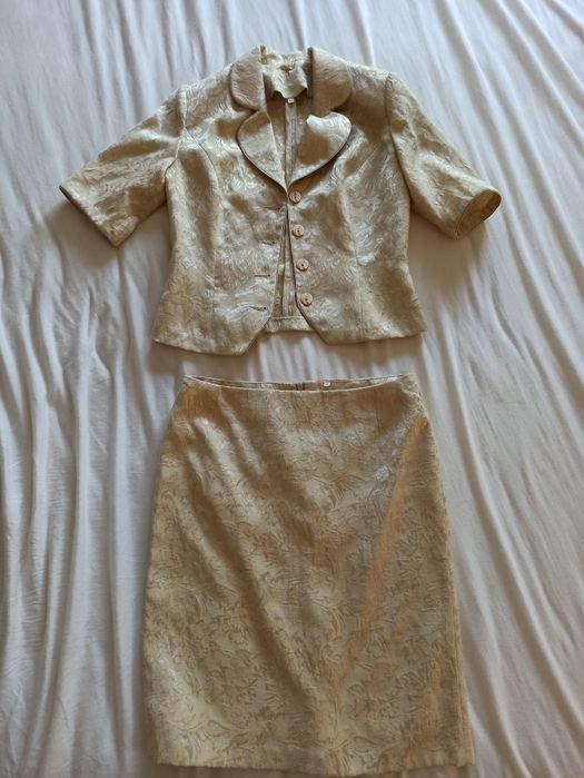 Vand rochite, costumase, pantaloni, bluze marimea S-M