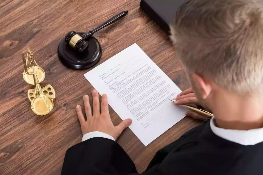 Адвокат хизмати. Услуга адвоката.