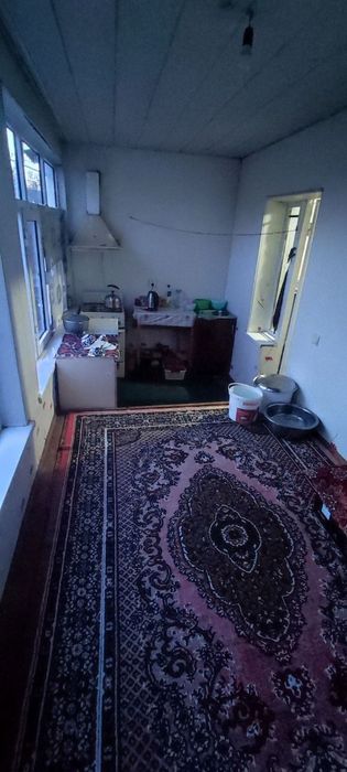 Kvartira sotiladi 1-etaj 2xona Buyuk turon may Aeroport