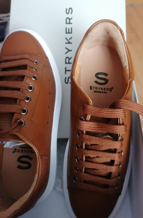 STRYKERS Adidas din piele