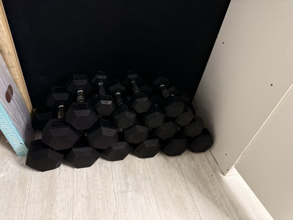 Гантели срочно уезжаю в пятницу