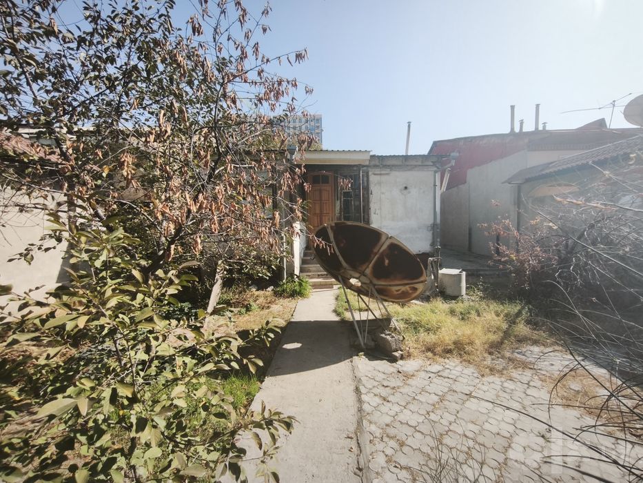 Продам дом 4 сотки первая линия фасад 14,30
