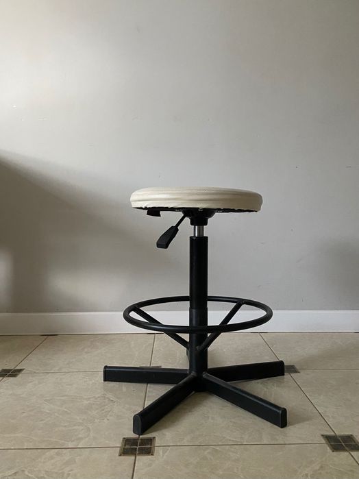 Продам стул для парикмахера