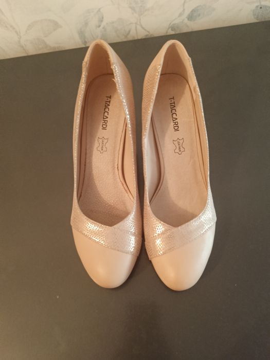 Продам женские туфли