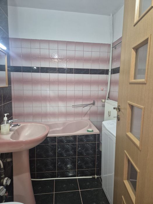 Închiriez apartament cu 2 camere