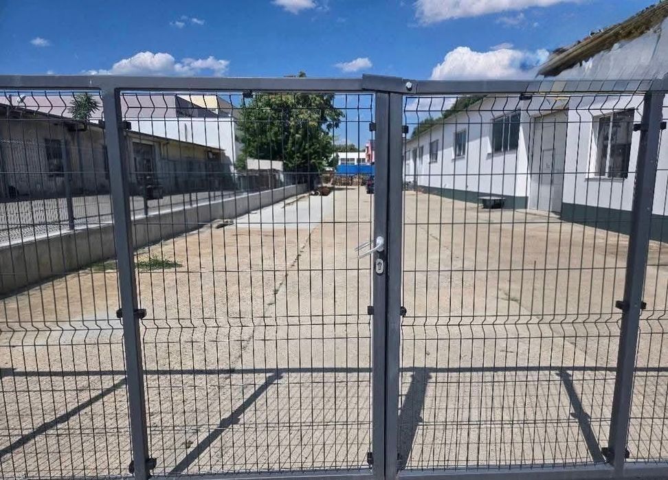 Складова база  с хале