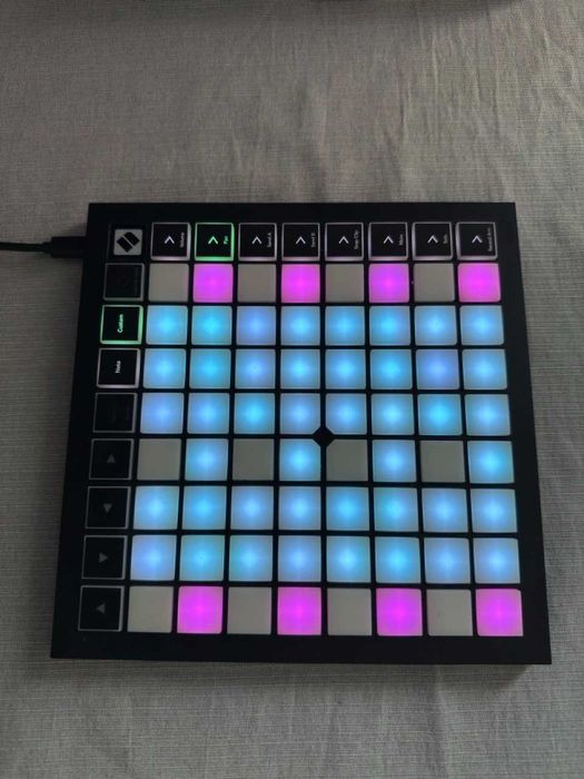 Novation Launchpad X - MIDI контролер, пълен комплект