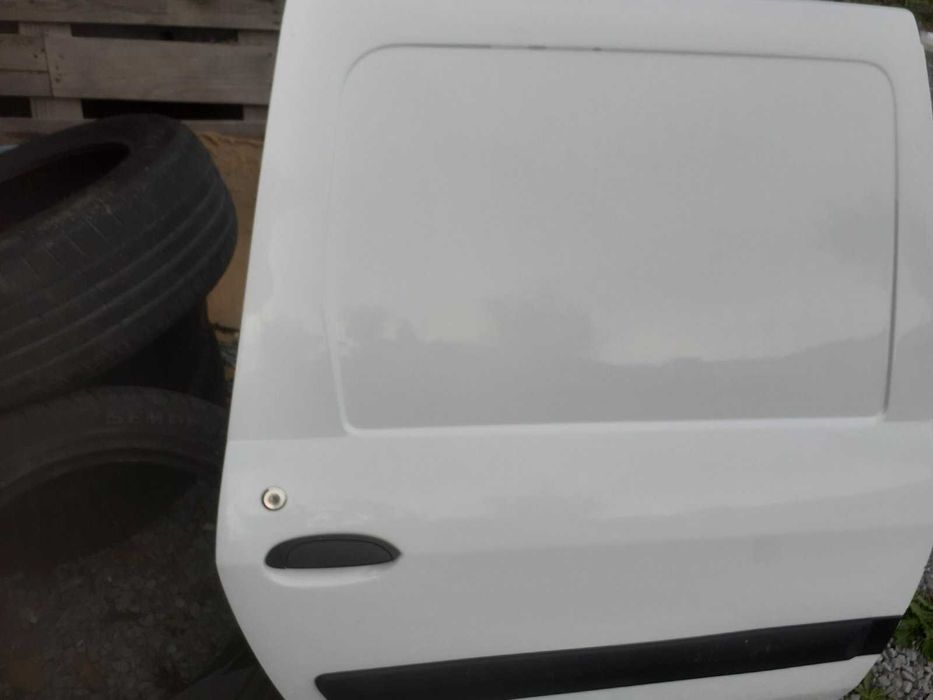 Врати за дачия логан