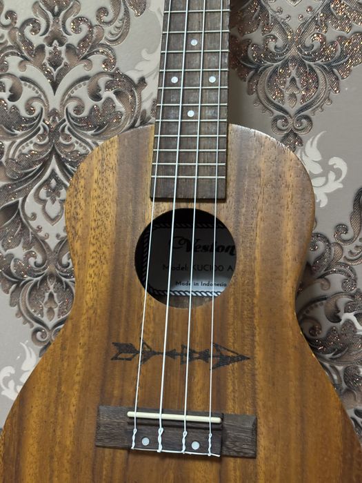 Продам укулеле Veston