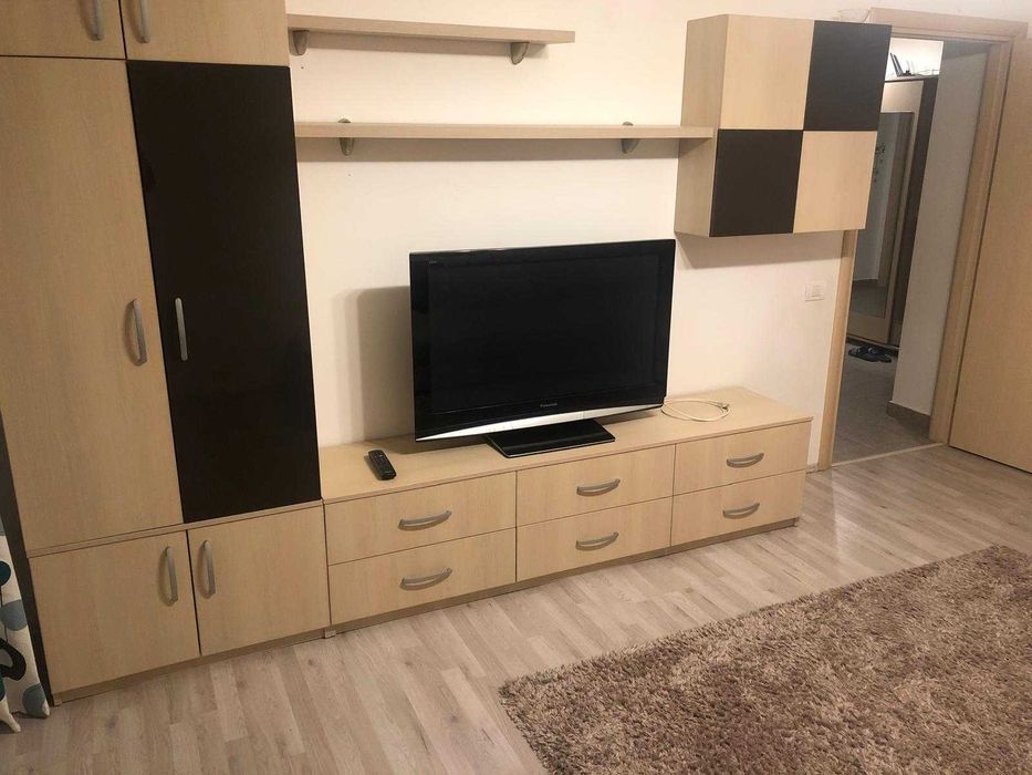 Inchiriez apartament 3 camere decomandat