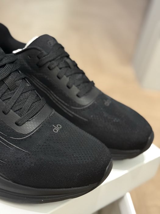 Продам кроссовки Alo RUNNER