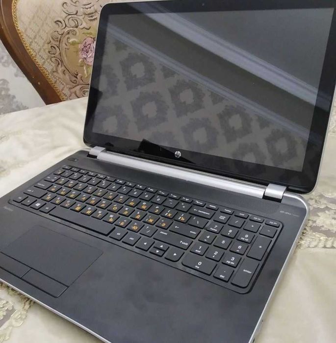 Ноутбук HP  сотилади. Экран сенсорный