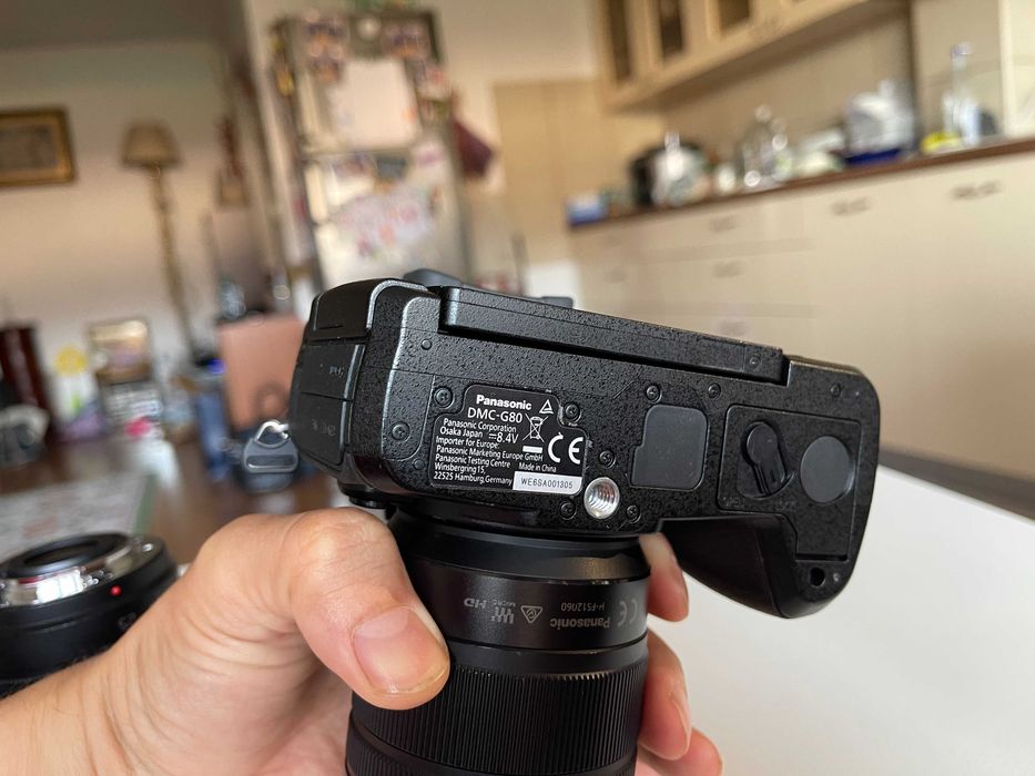 Panasonic Lumix G80 + obiectiv 12-60mm f3.5-5.6 + 2 baterii + accesorii streaming.