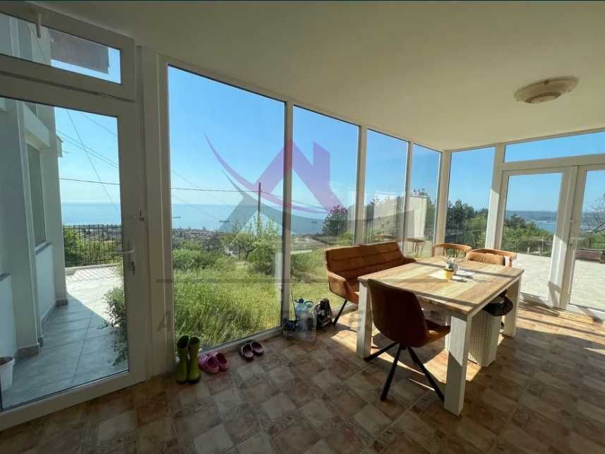 Дава се под наем Къща в Варна, м-т Акчелар - 200 кв.м за 2393.43 € - Снимка #1