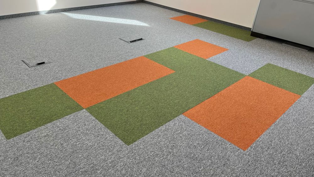 Монтаж на ролков мокет, мокетени плочи, ПВЦ настилка и балатуми