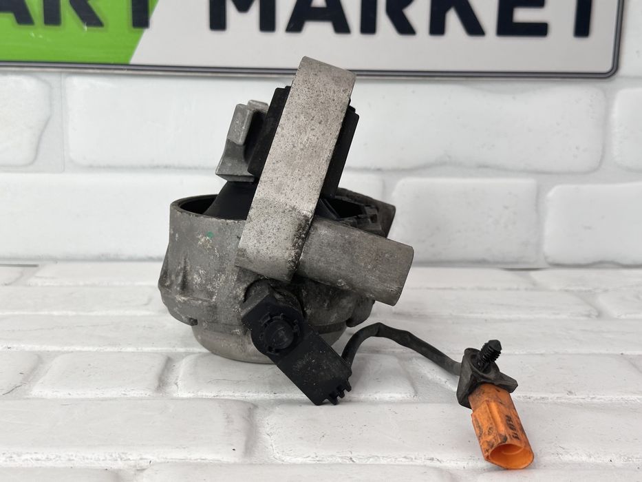 Ляв тампон двигател AUDI A6 A7 4G CRT 272 218 4G0199381LE