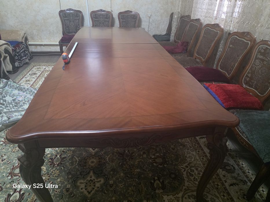 Стол и 12 стульев