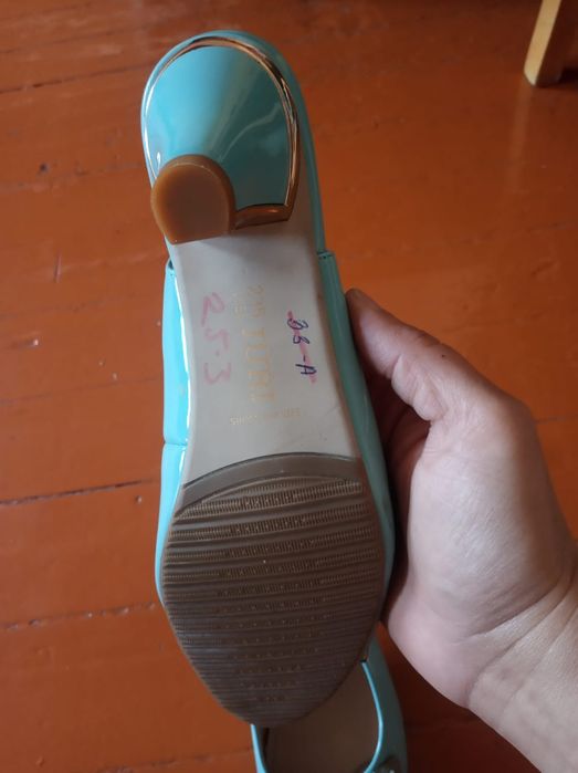 Продам босоножки 38р Турция.