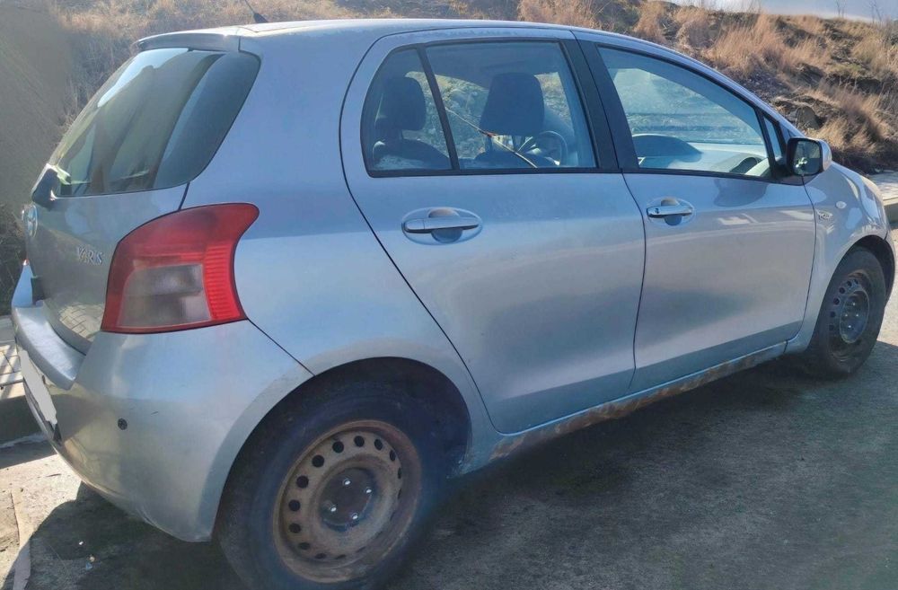 Vand Toyota Yaris cutie automata