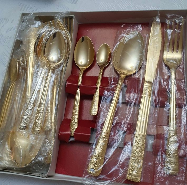 Set tacamuri aurite