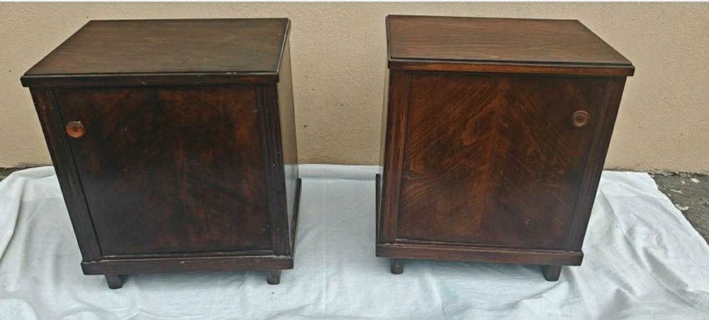 Vând 2 noptiere vintage, anii 60, stare foarte buna