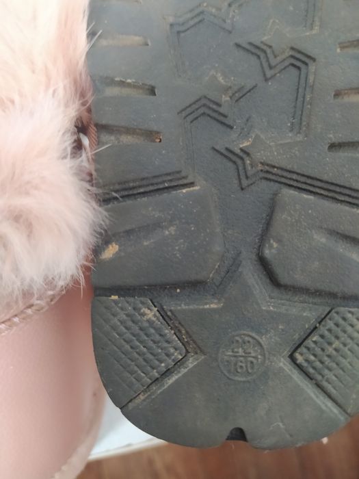 Продам детские зимние ботинки