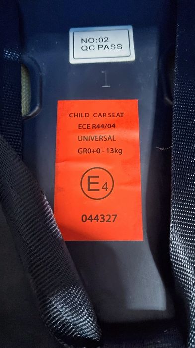 Scoică auto bebe 0–13 kg (Grupa 0+) cu copertină – stare excelentă