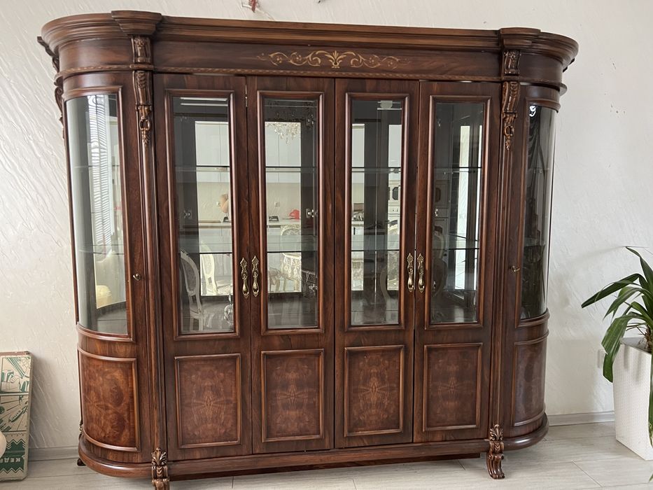 Продам сервант/шкаф