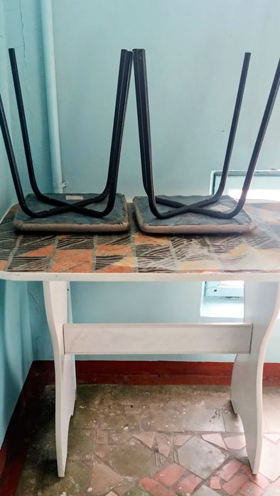 Отдам стол кухонный