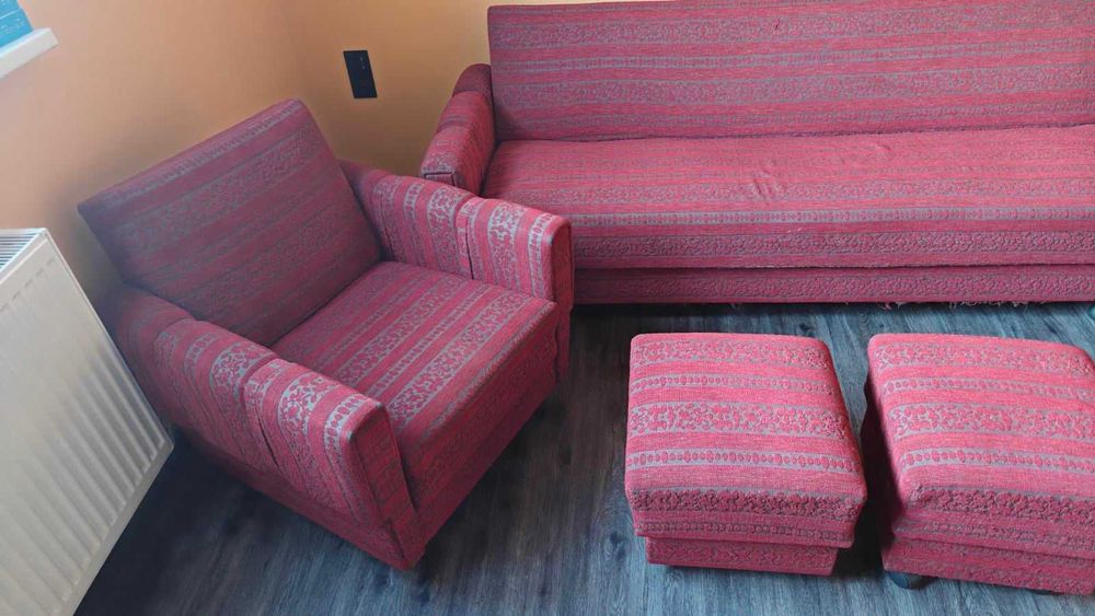 Холна гарнитура от дърво.