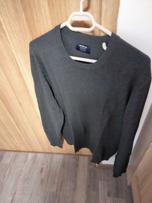 Pulovăre barbati,pantaloni femei rochițe.