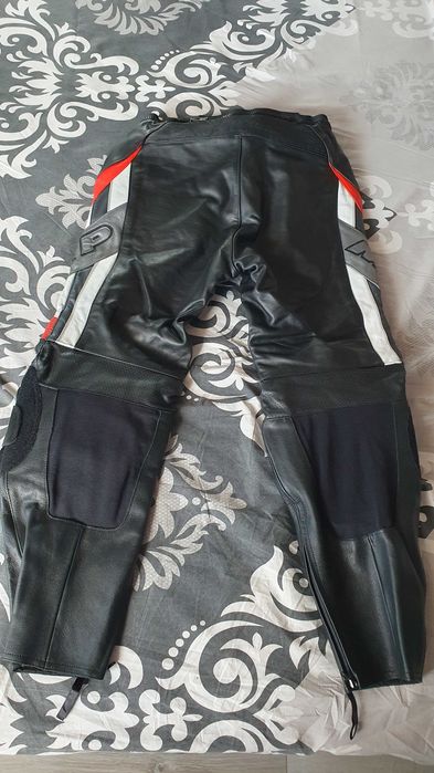 Продавам нови мъжки кожени панталони за мотор чисто нови