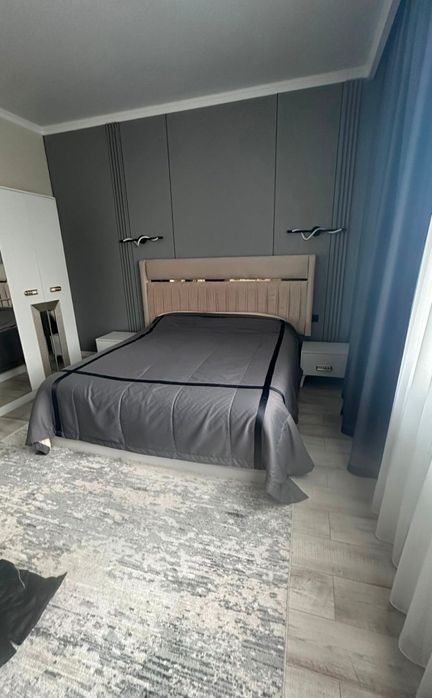 Срочно продам спальный гарнитур.