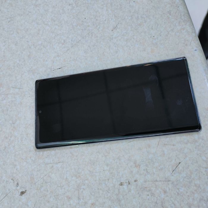 Samsung Note 10  idealniy  5 G halol ishlavotgan telefon