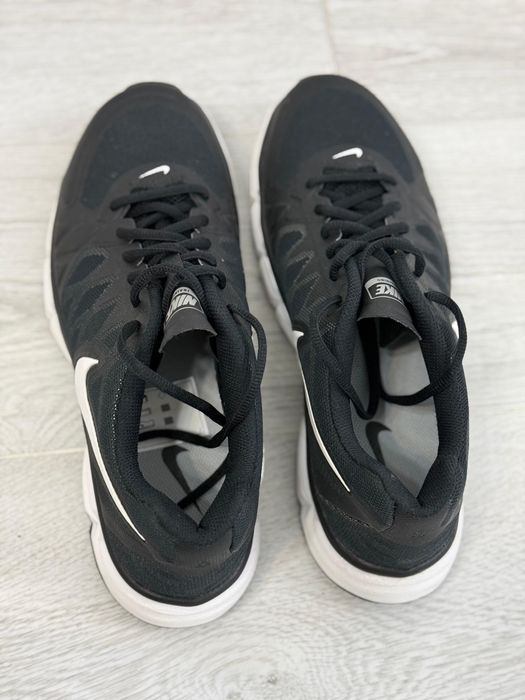 Продам новые кроссовки Nike