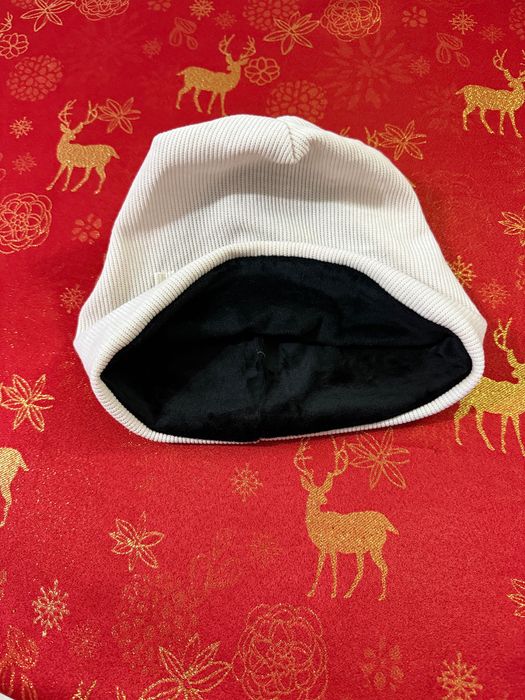 Продавам дамска шапка !