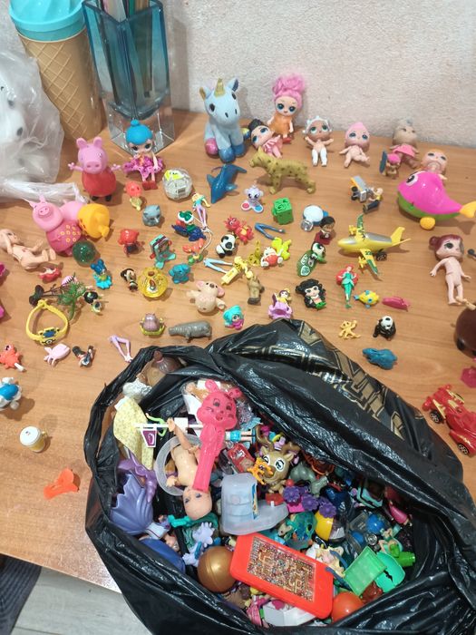 Продам игрушки от Киндер