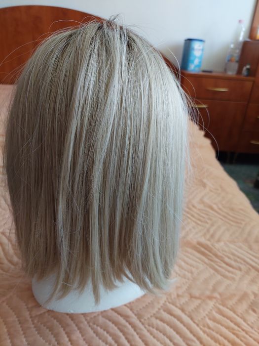 Дамска перука подстрижка на черта