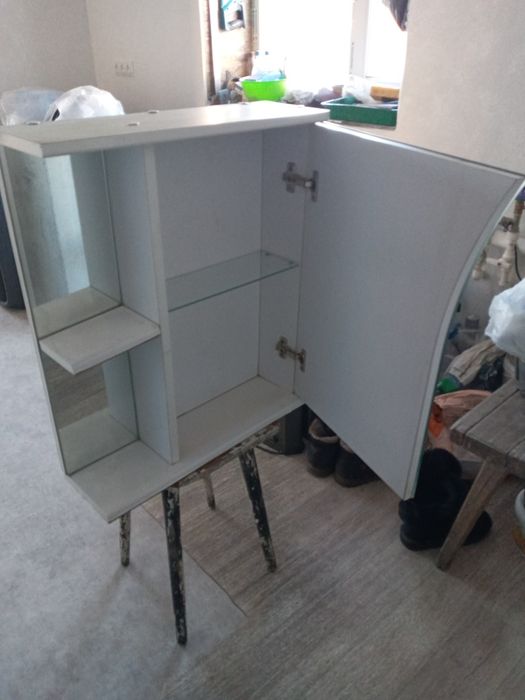 Подвесной шкаф в ванную