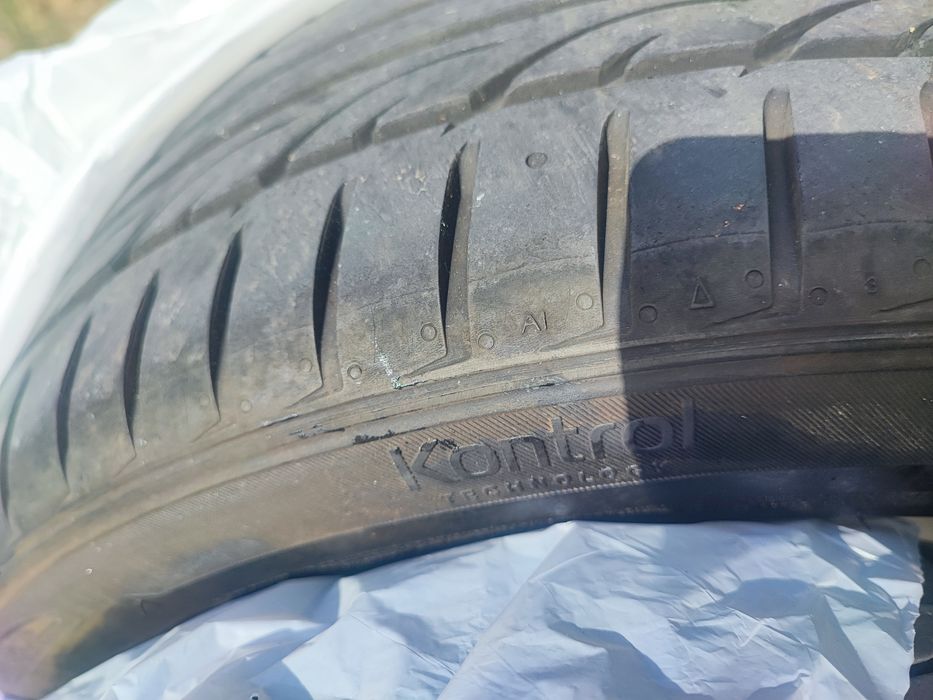 Vând cauciucuri vara 215/50/17 hanhook control